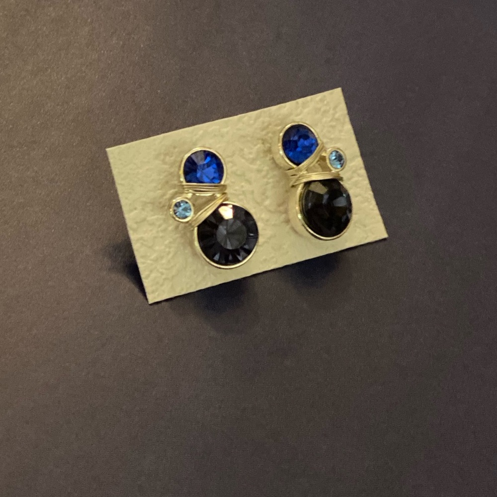 💙 Blue gemstone stud earrings 💙
